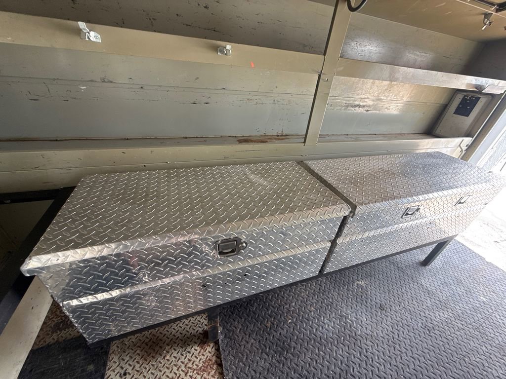 Used 2009 Ford E-350 and Econoline 350 Super Duty RWD image 14