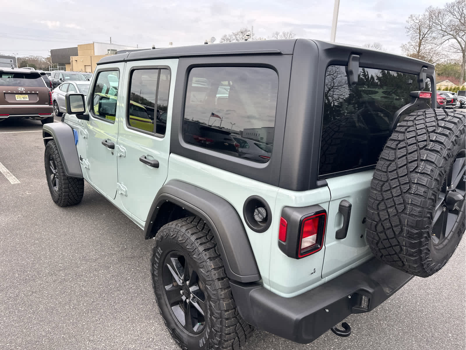 Used 2023 Jeep Wrangler Unlimited Sport image 4