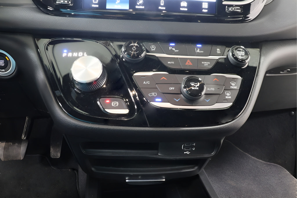 Used 2026 Chrysler Pacifica Select FWD image 10