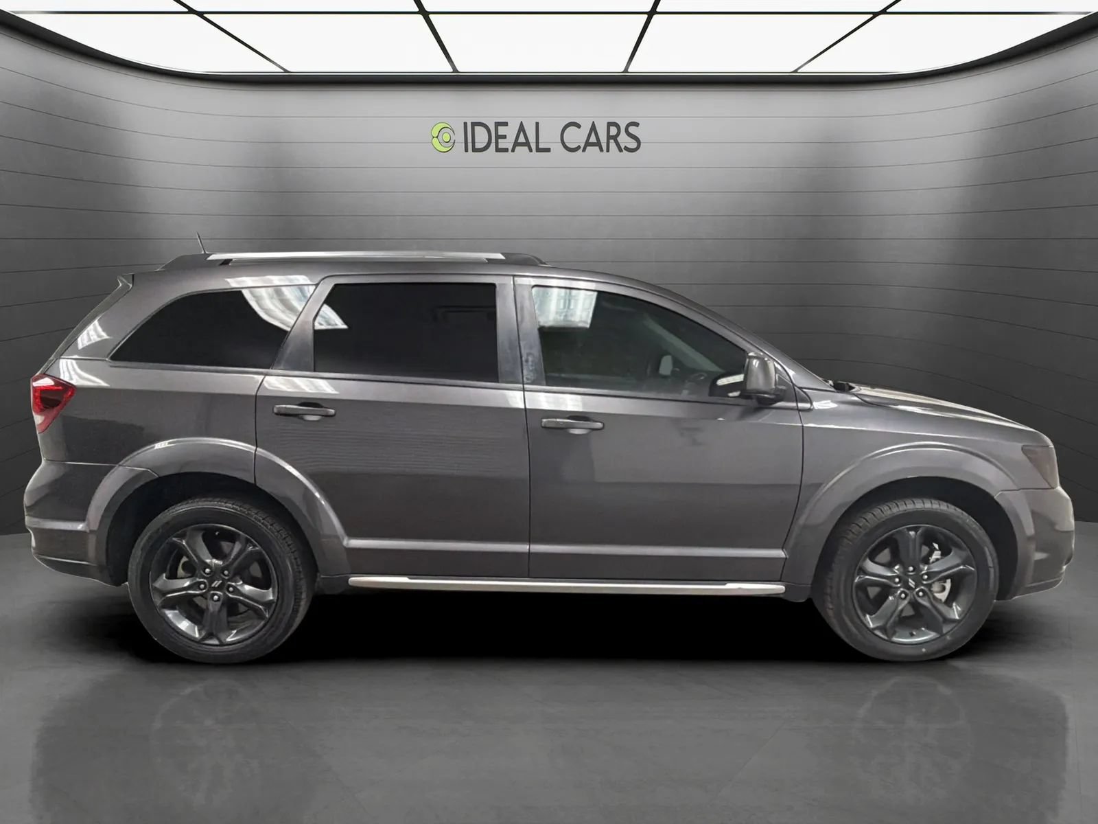 Used 2019 Dodge Journey Crossroad FWD image 4
