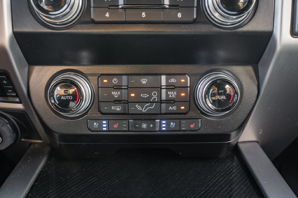 Used 2021 Ford F250 Platinum w/ Tremor Off-Road Package AWD/4WD image 30