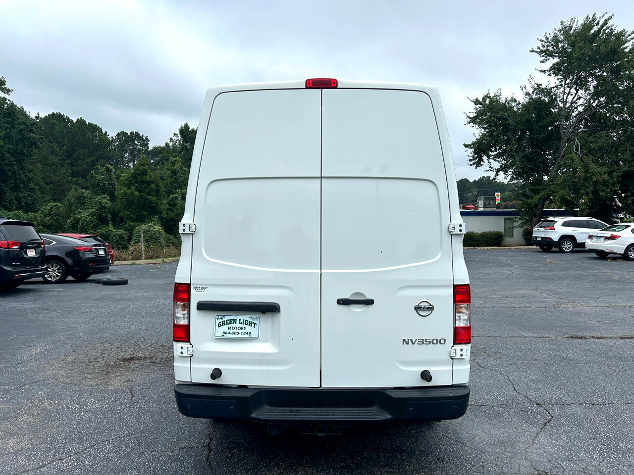 Used 2017 Nissan NV 3500 SV image 3
