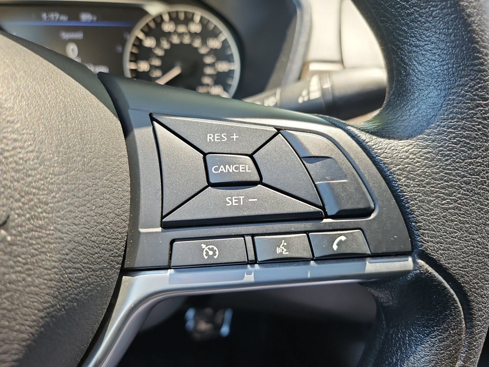 Used 2025 Nissan Altima 2.5 SV FWD image 23