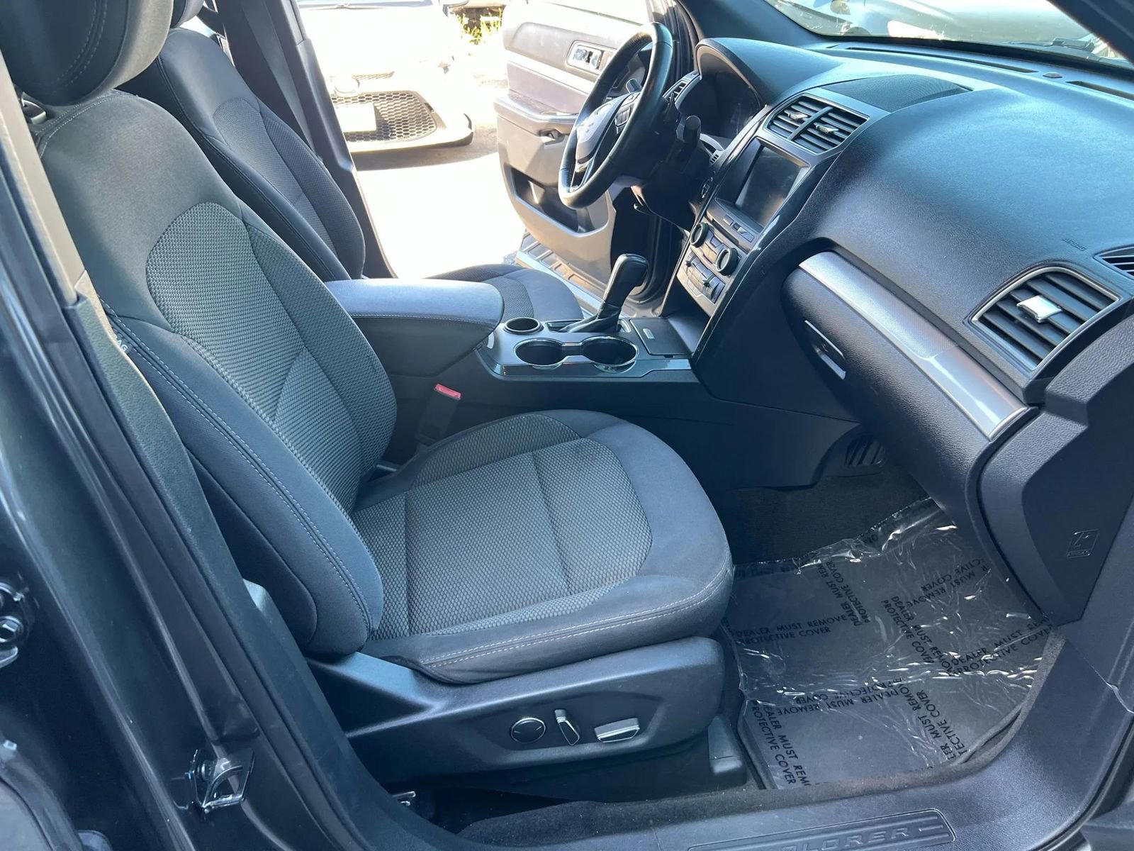 Used 2017 Ford Explorer XLT w/ Equipment Group 201A FWD image 11