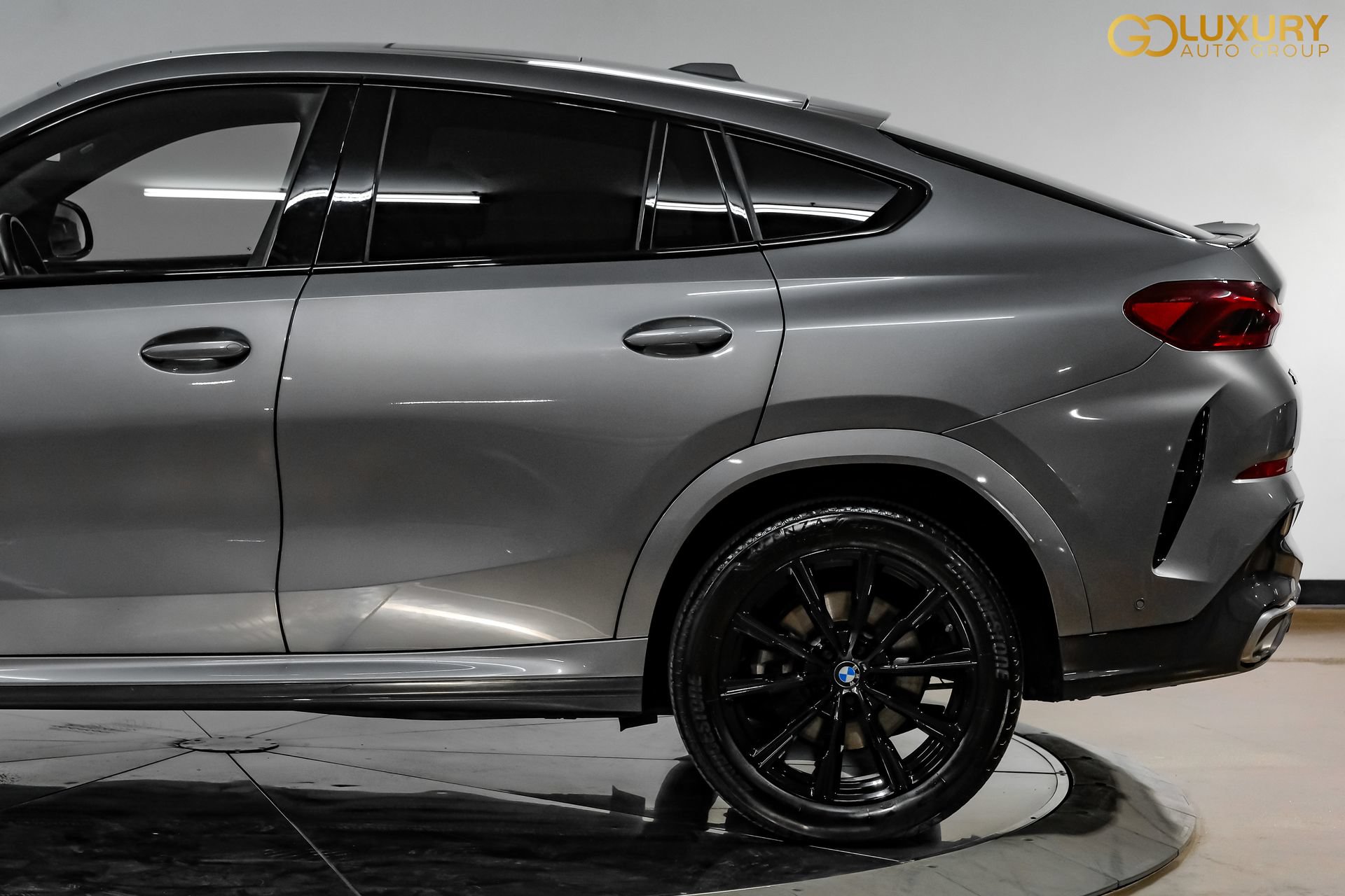 Used 2025 BMW X6 xDrive40i w/ Climate Comfort Package AWD/4WD image 13