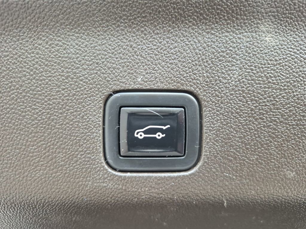 Used 2021 Chevrolet Tahoe Z71 image 16