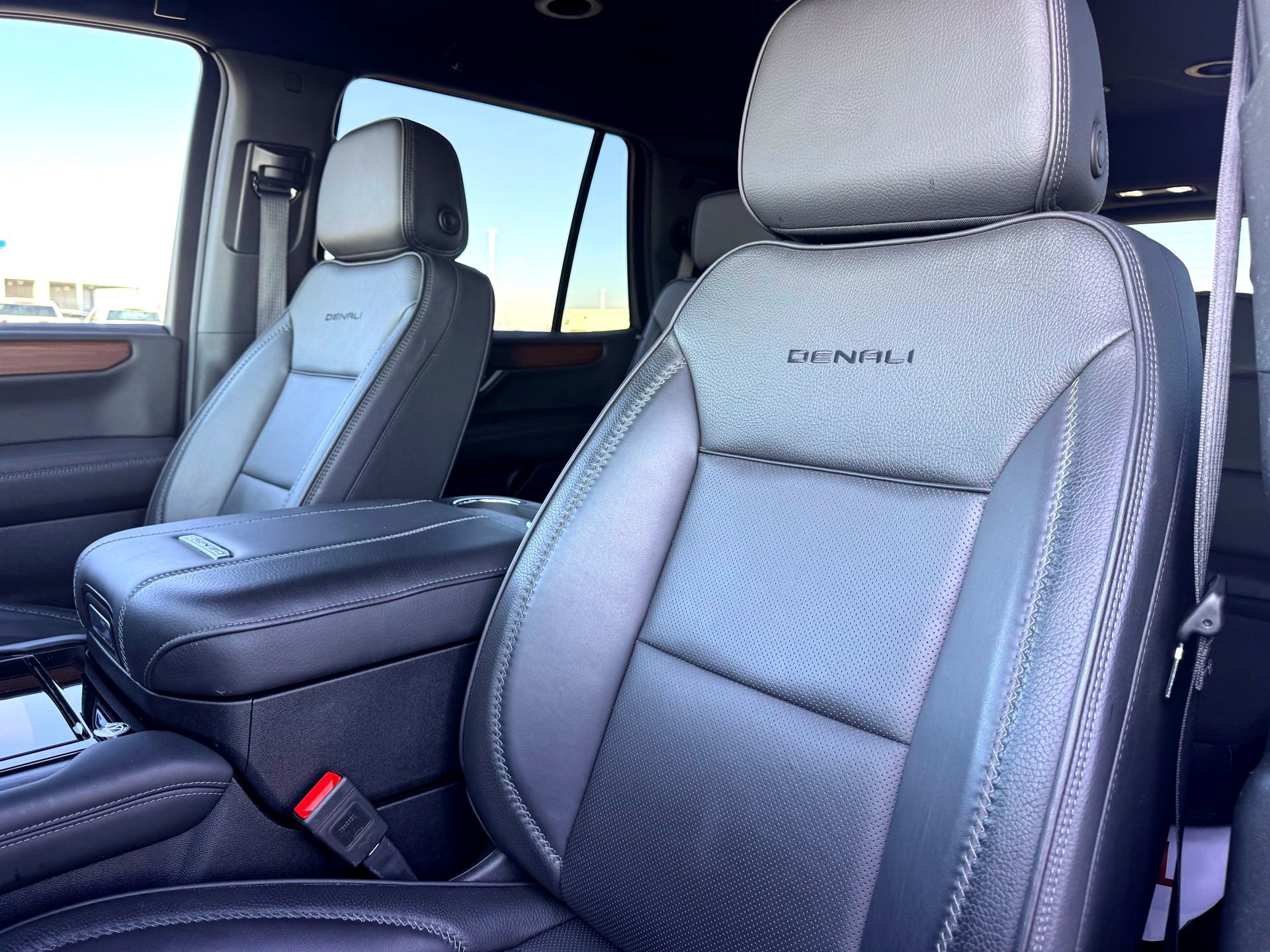 Used 2025 GMC Yukon Denali image 13