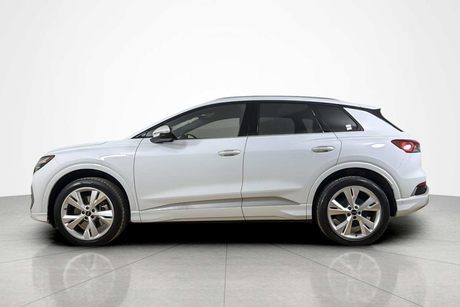 Certified 2023 Audi Q4 e-tron Premium Plus w/ Premium Plus AWD/4WD image 2