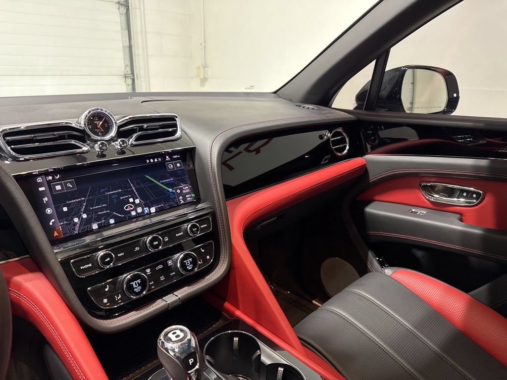 Used 2023 Bentley Bentayga AWD/4WD image 19