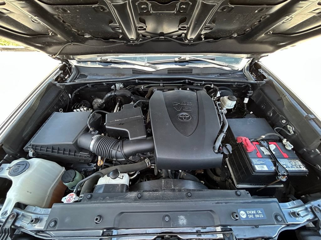 Used 2019 Toyota Tacoma SR5 AWD/4WD image 32
