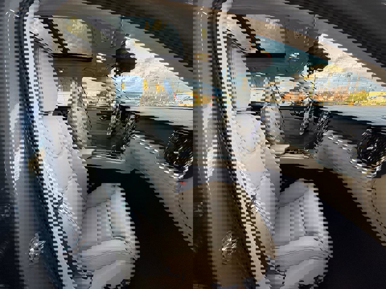 Used 2023 Volvo S60 B5 Ultimate w/ Climate Package image 33