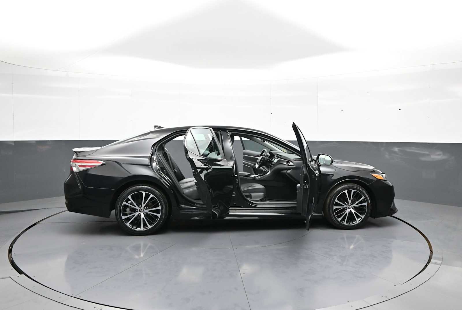 Certified 2019 Toyota Camry SE w/ Convenience Package FWD image 41