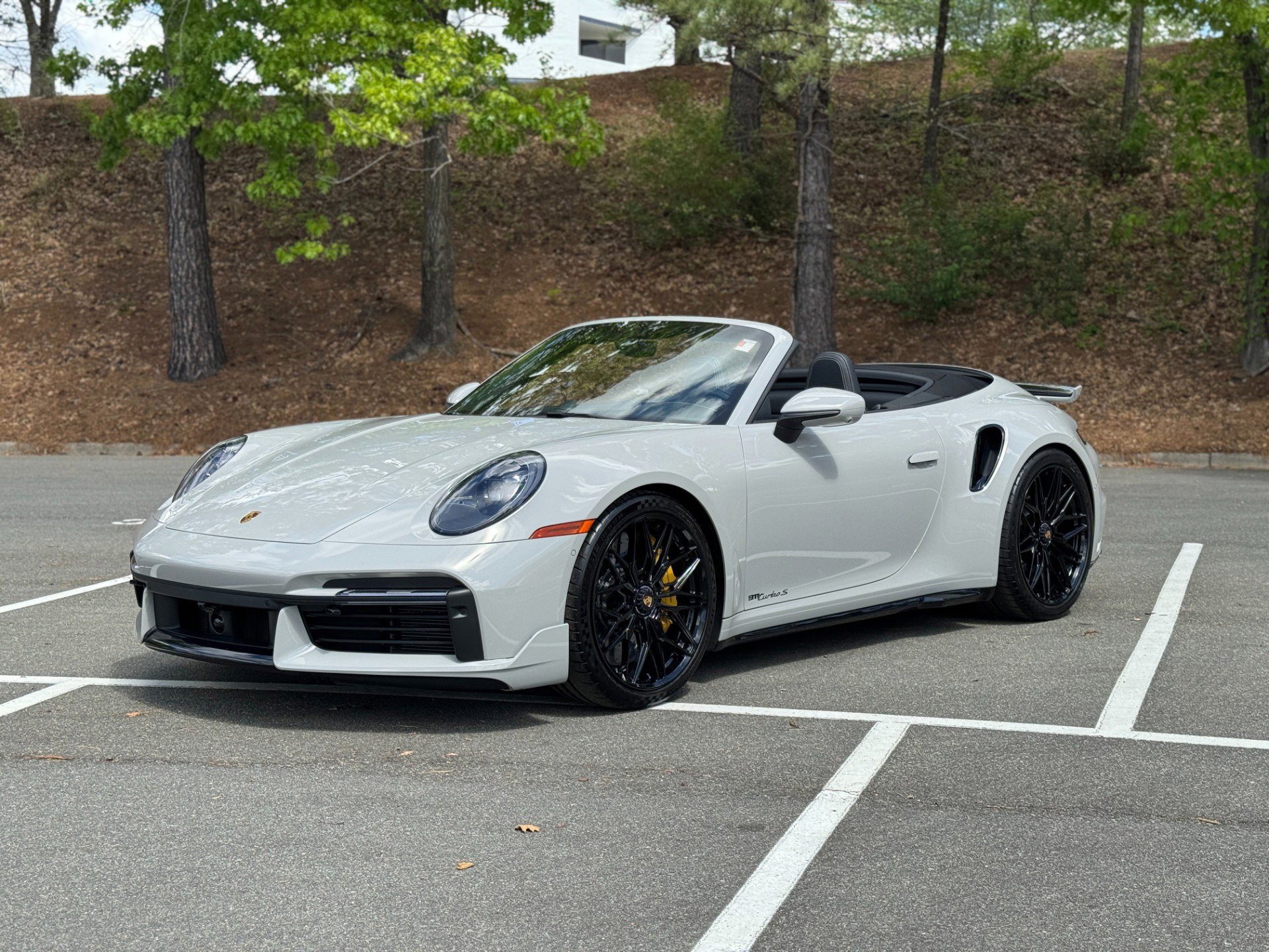 Used 2022 Porsche 911 Cabriolet AWD/4WD image 4