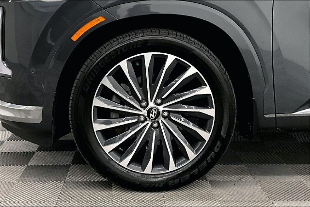 Used 2023 Hyundai Palisade Calligraphy w/ Cargo Package FWD image 10