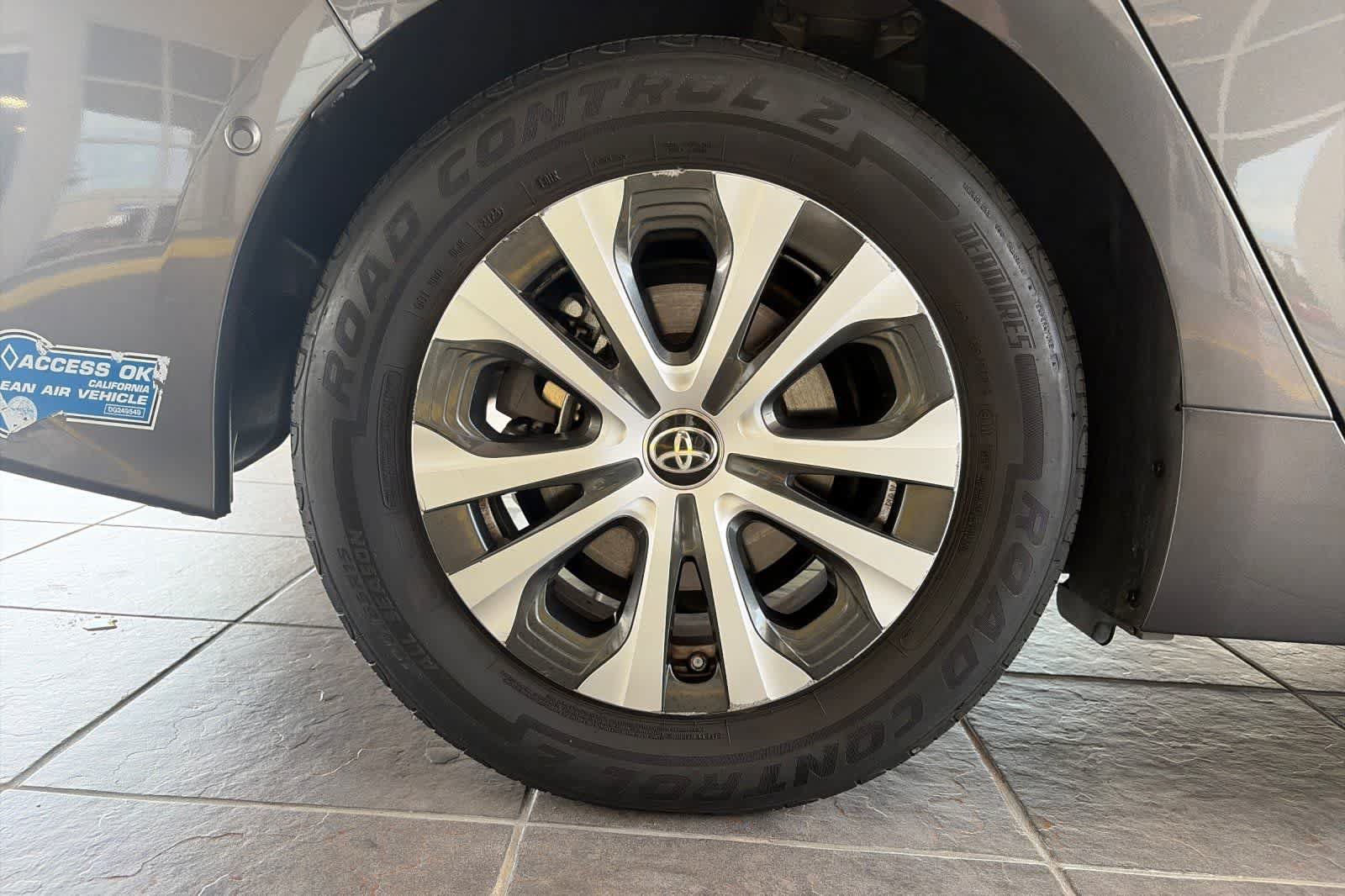 Used 2021 Toyota Prius Prime Limited FWD image 30