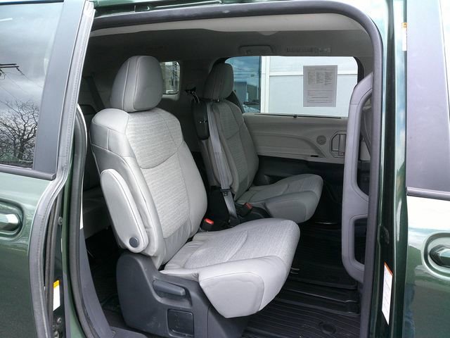 Used 2024 Toyota Sienna LE image 27