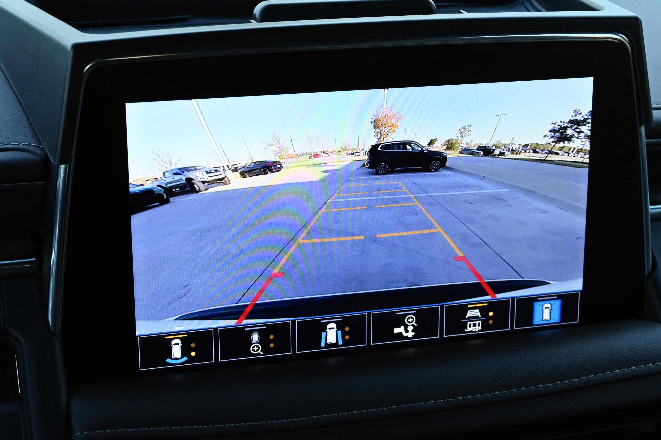 Used 2021 GMC Yukon SLT w/ SLT Premium Package image 16