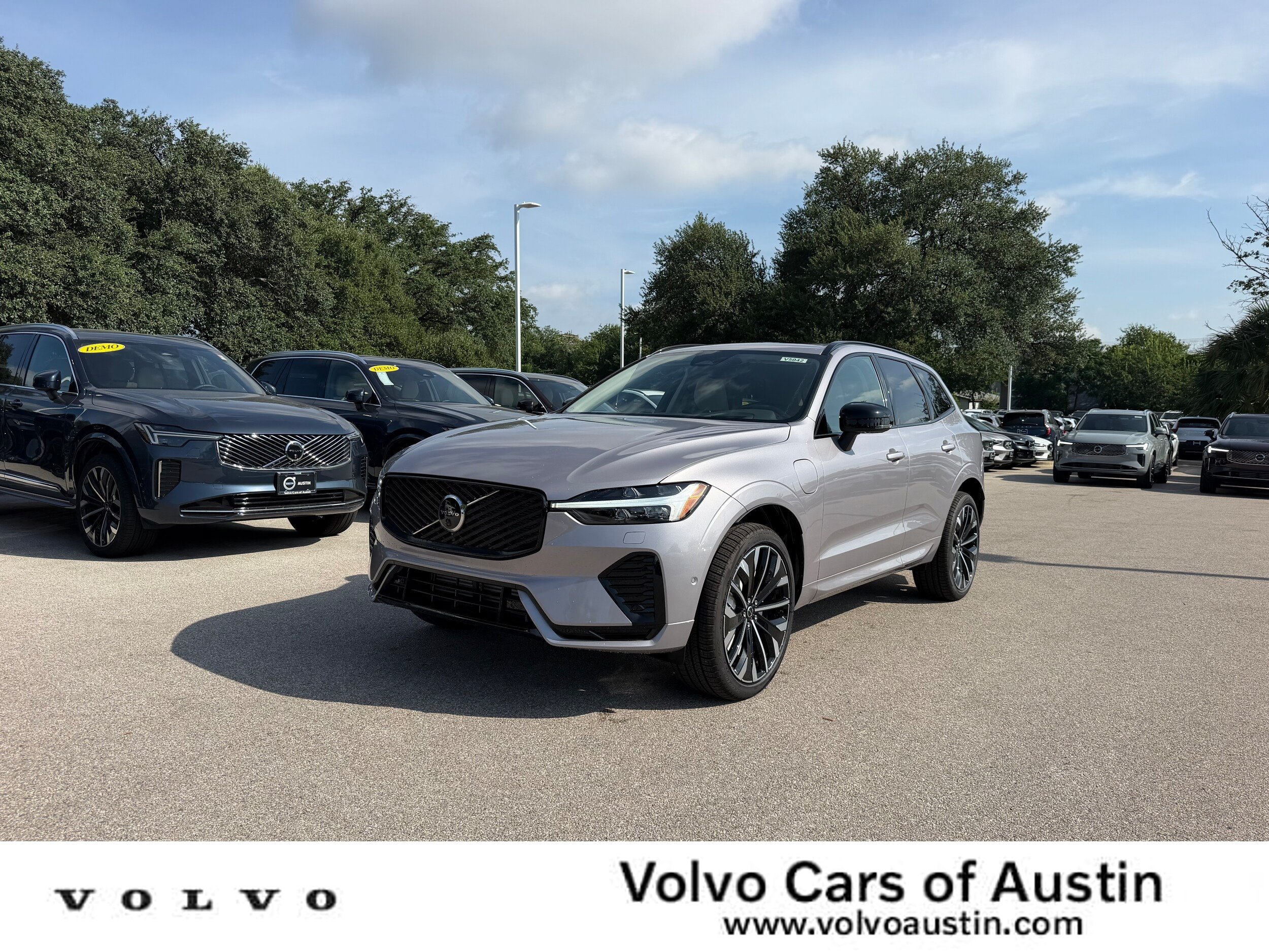 New 2026 Volvo XC60 T8 Ultra w/ Climate Package AWD/4WD image 1