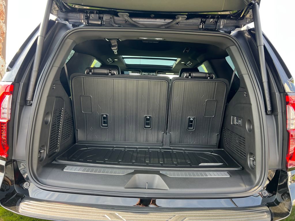 Used 2025 GMC Yukon AT4 Ultimate w/ LPO, Floor Liner Package AWD/4WD image 17
