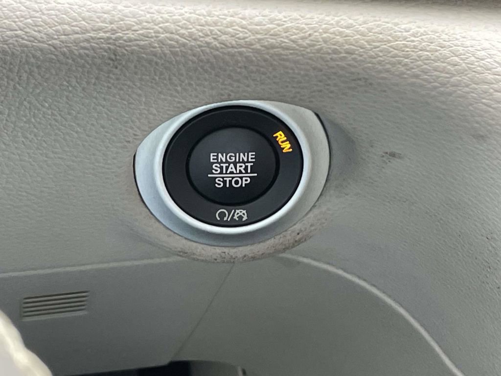 Certified 2023 Chrysler Pacifica Limited image 33