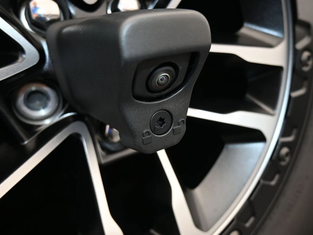 Used 2025 Jeep Wrangler Willys AWD/4WD image 33
