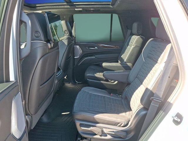 Used 2023 Cadillac Escalade Sport Platinum w/ LPO, ONYX Package AWD/4WD image 6