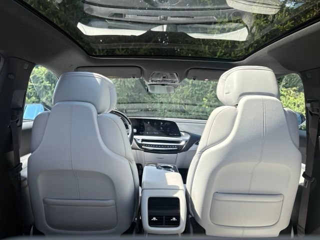 Certified 2024 Cadillac Lyriq Luxury AWD/4WD image 8