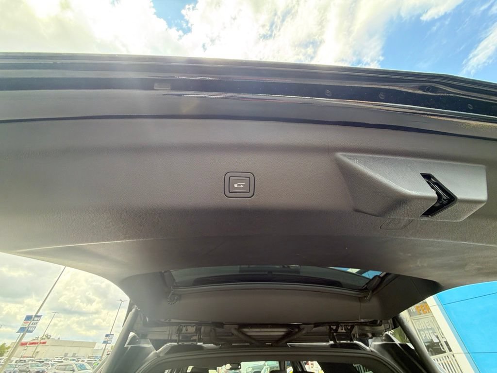Used 2024 Cadillac Escalade Luxury RWD image 11