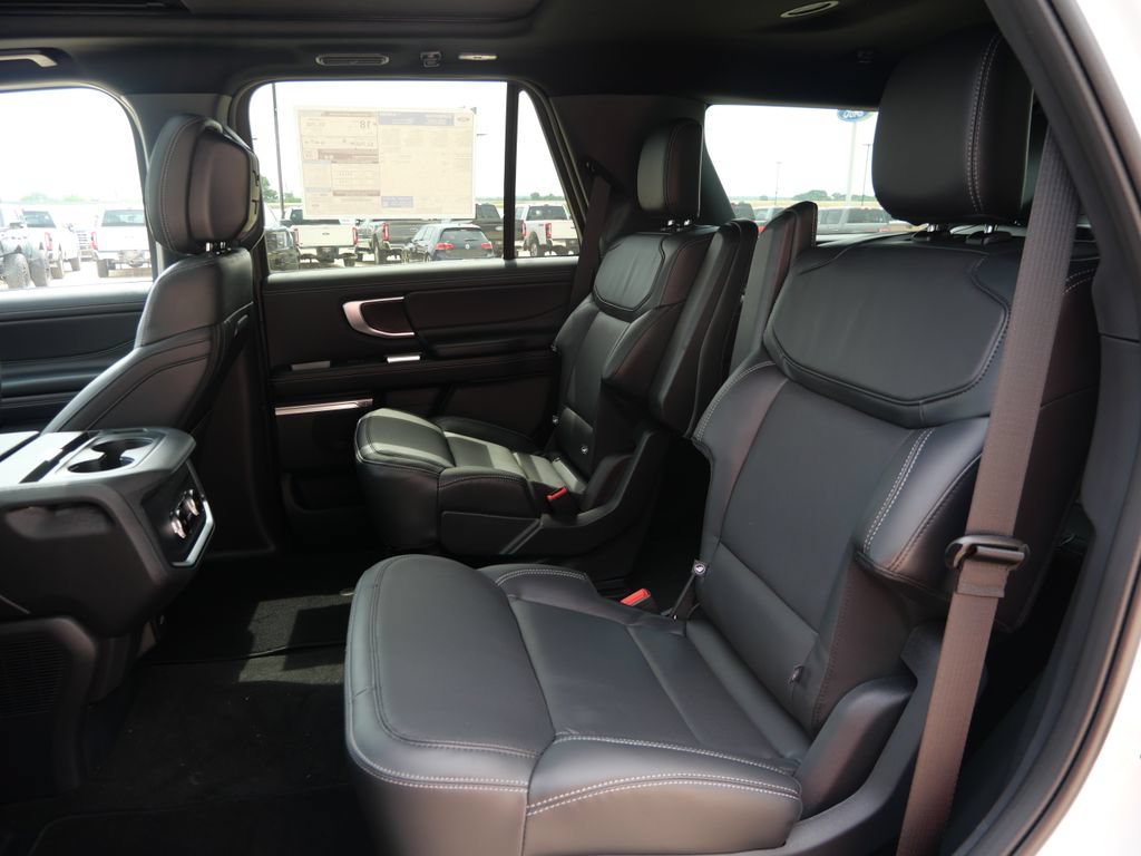 New 2026 Ford Expedition Platinum w/ Stealth Appearance Package AWD/4WD image 17