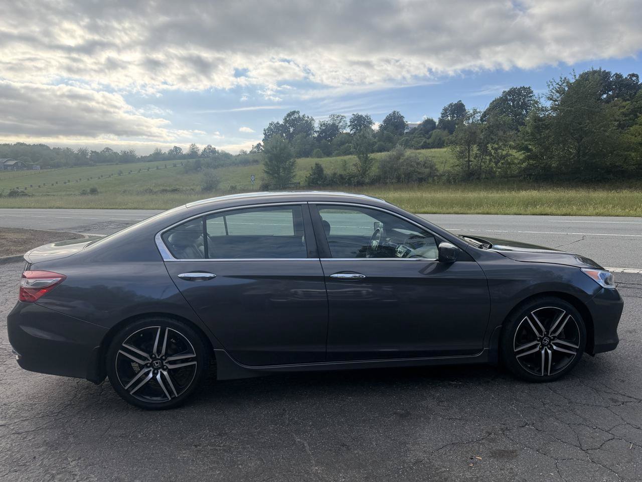 Used 2017 Honda Accord Sport Special Edition image 8