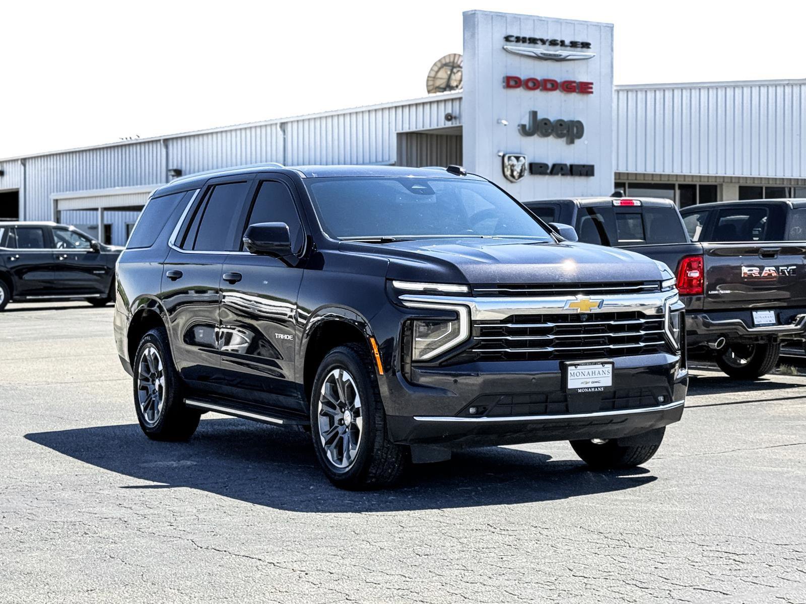 Used 2025 Chevrolet Tahoe LT w/ Comfort Package AWD/4WD image 3