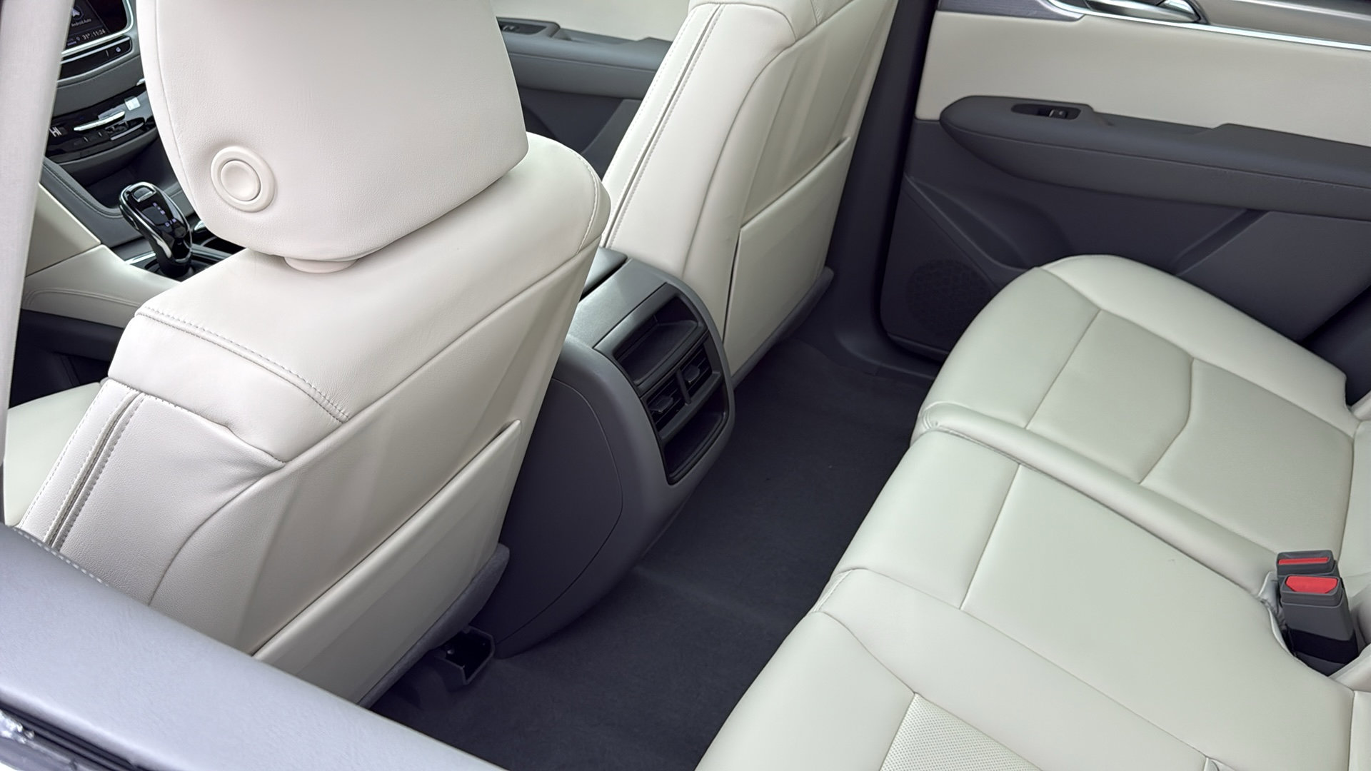 New 2026 Cadillac XT5 Premium Luxury w/ LPO, Floor Liner Package image 33