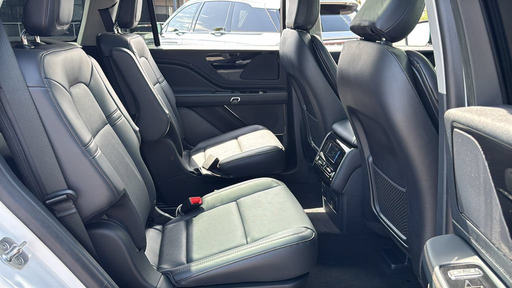 New 2026 Lincoln Aviator AWD w/ Jet Appearance Package image 26