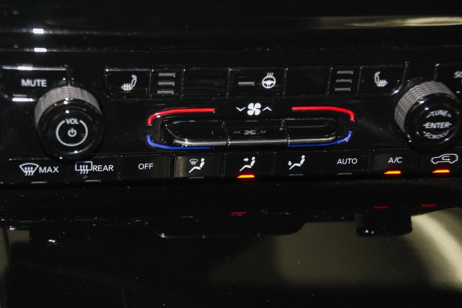 Used 2024 Jeep Grand Cherokee L Laredo image 10