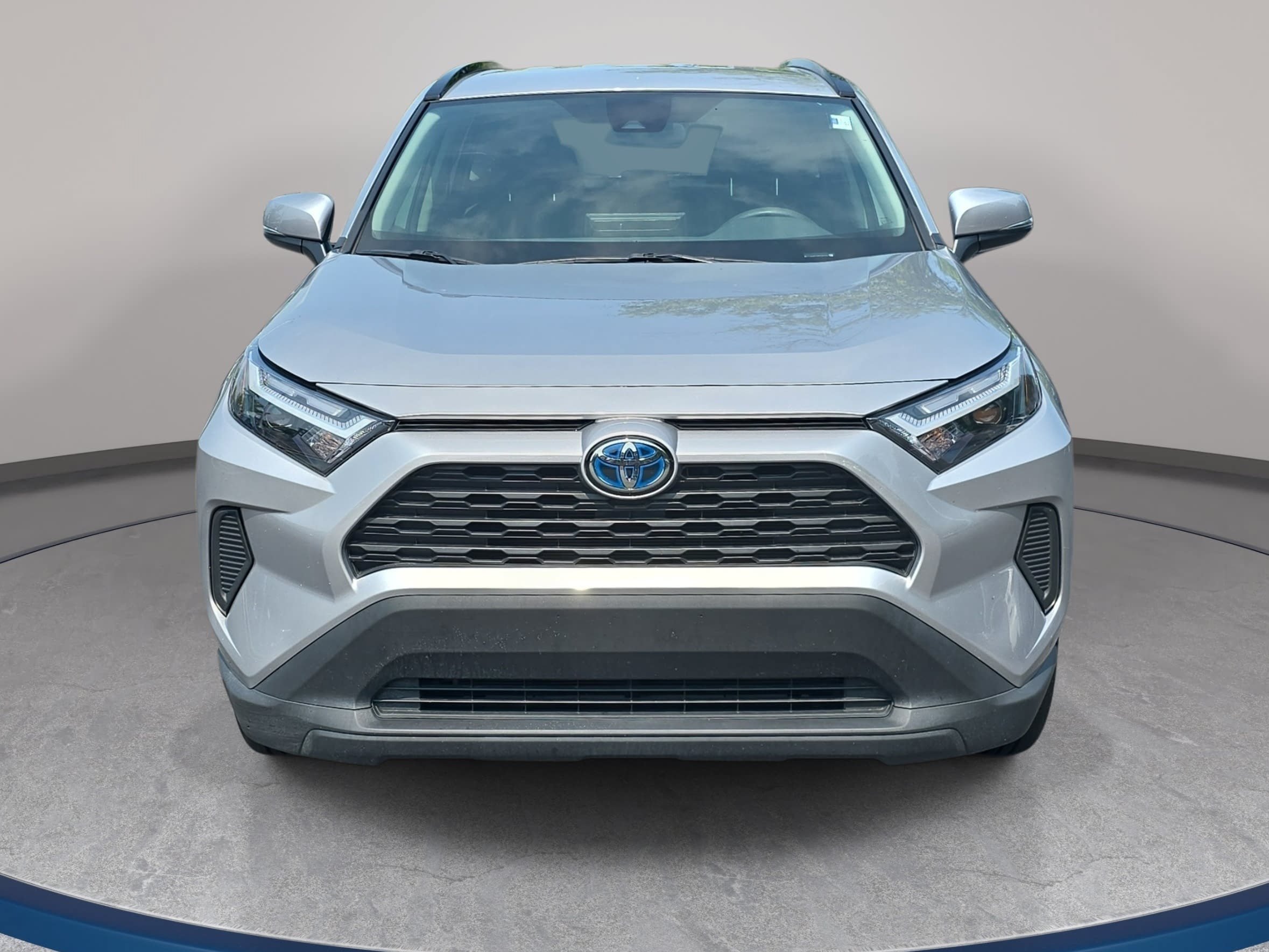 Used 2024 Toyota RAV4 XLE AWD/4WD image 2