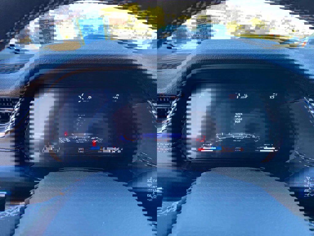 Used 2025 Jeep Grand Cherokee Laredo X image 17