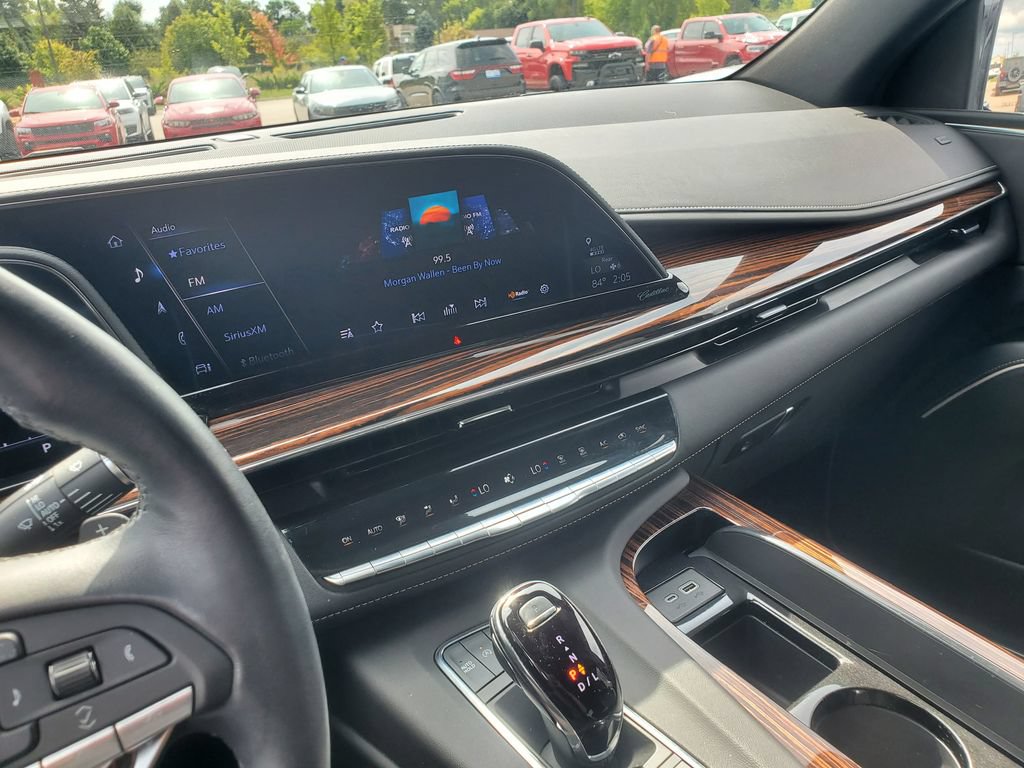 Used 2024 Cadillac Escalade Premium Luxury w/ Performance Package AWD/4WD image 29