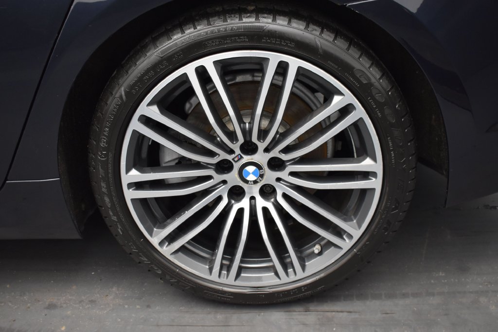 Used 2019 BMW 530i xDrive AWD/4WD image 16