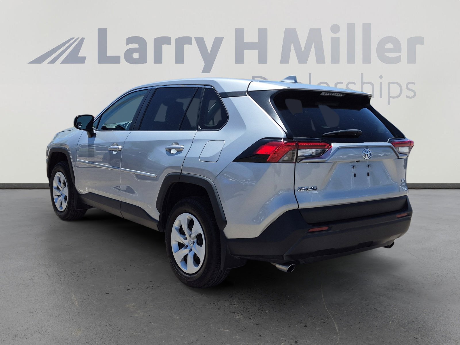 Certified 2023 Toyota RAV4 LE AWD/4WD image 3