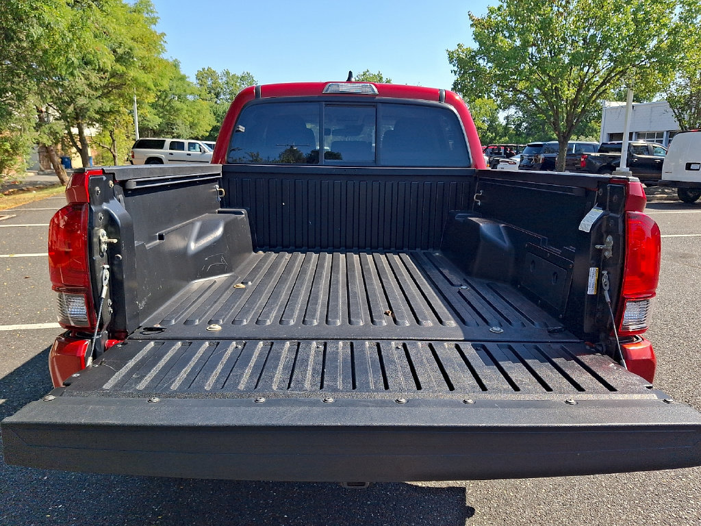 Used 2020 Toyota Tacoma SR AWD/4WD image 28