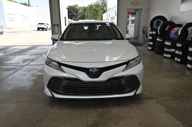 Used 2018 Toyota Camry XLE FWD image 2