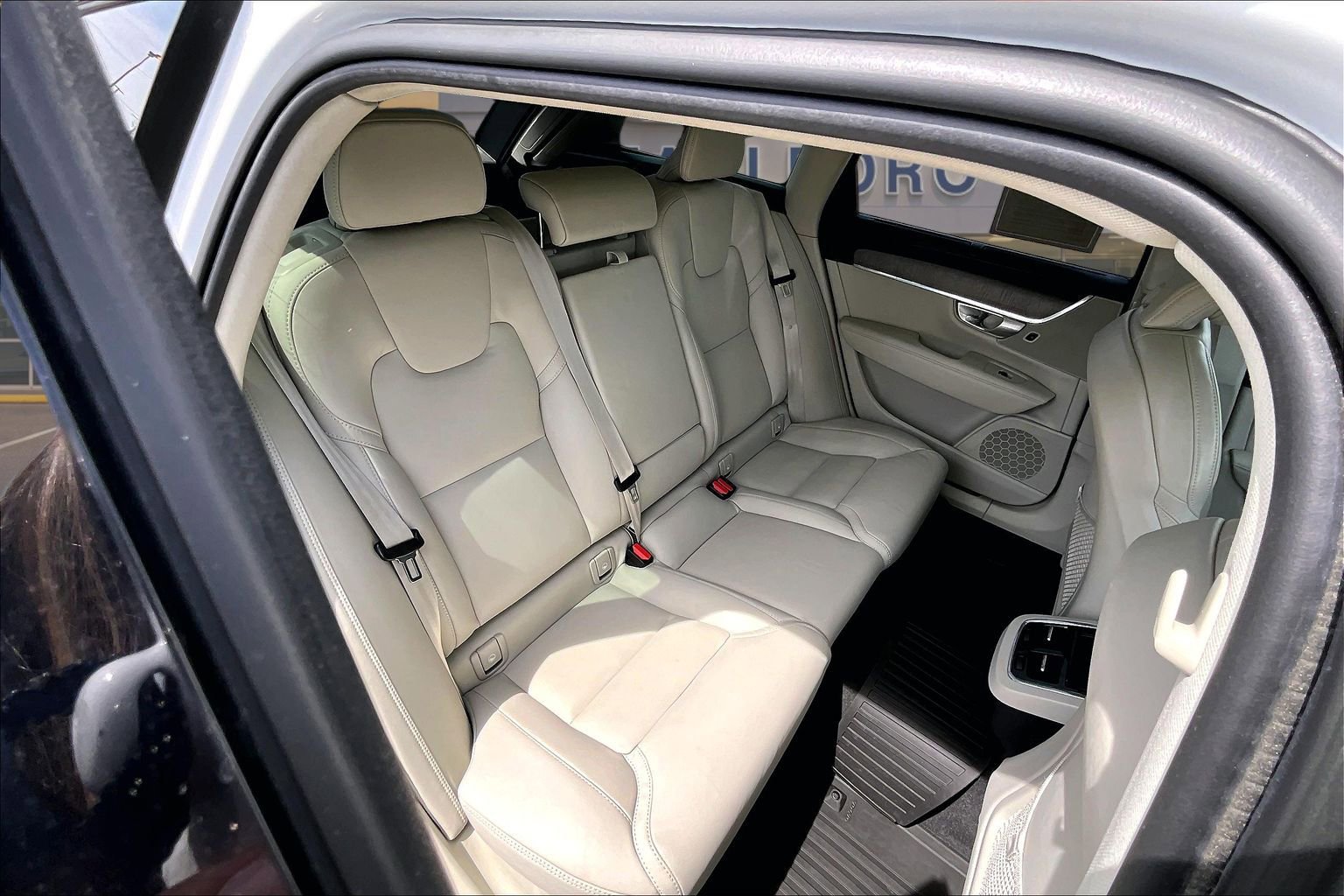 Used 2023 Volvo V90 B6 Cross Country Ultimate AWD/4WD image 27