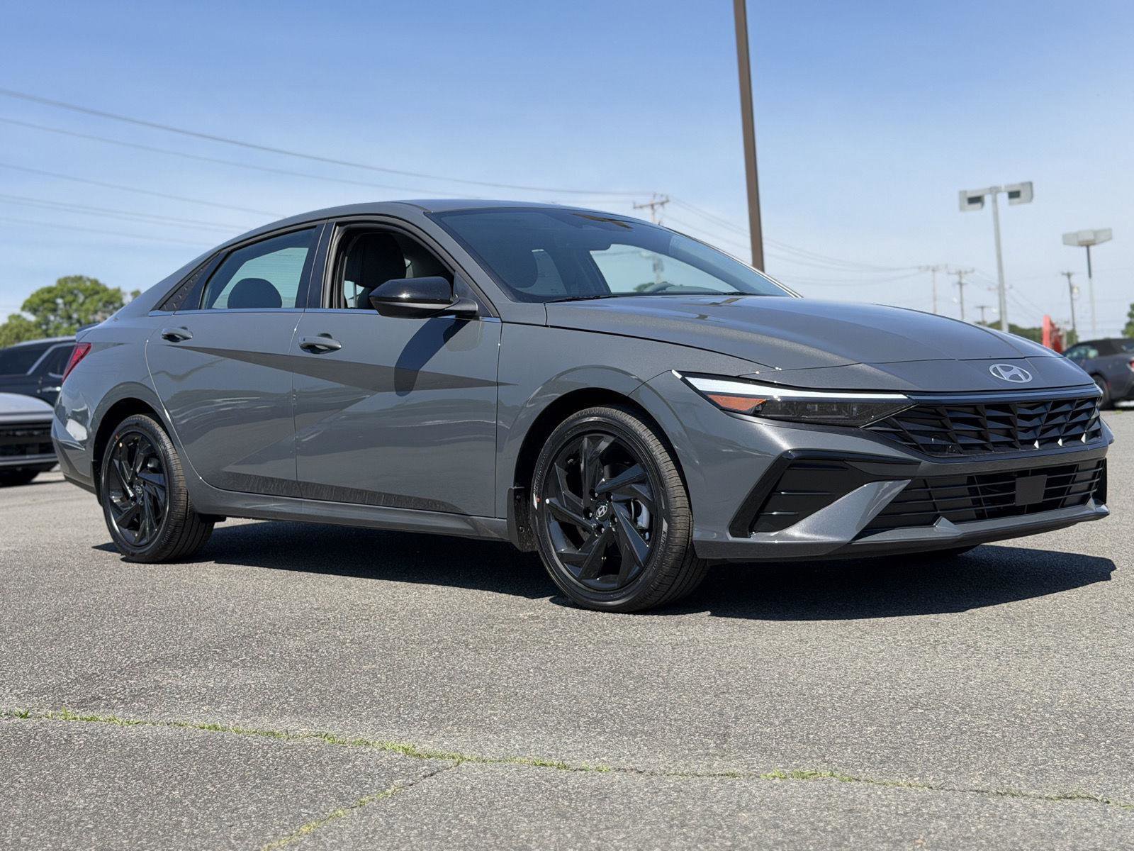 New 2026 Hyundai Elantra SEL Sport FWD image 2
