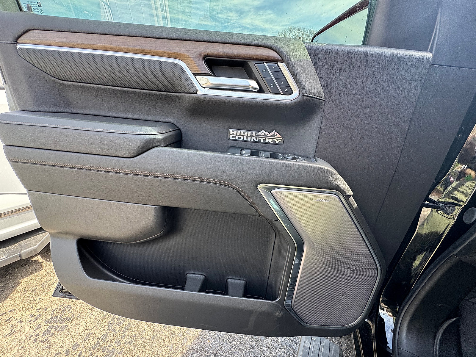 Used 2024 Chevrolet Silverado 1500 High Country w/ Midnight Edition AWD/4WD image 10
