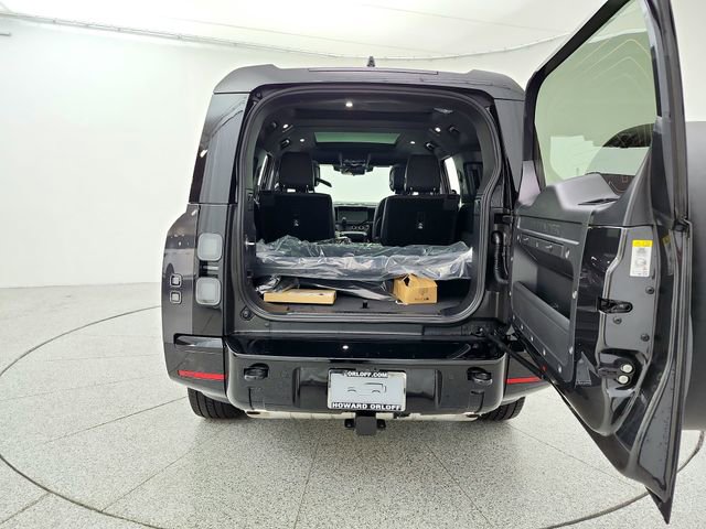 New 2026 Land Rover Defender 130 X-Dynamic SE image 19
