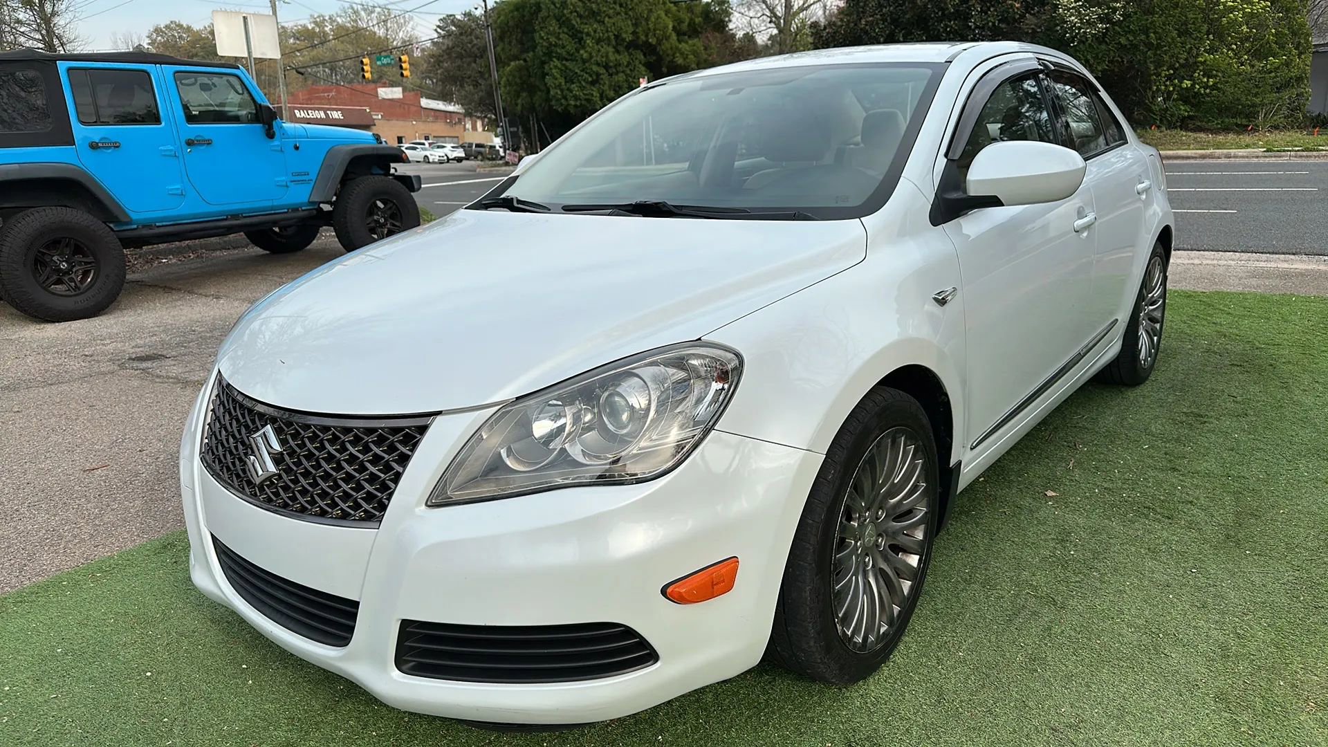 Used 2012 Suzuki Kizashi SE image 3