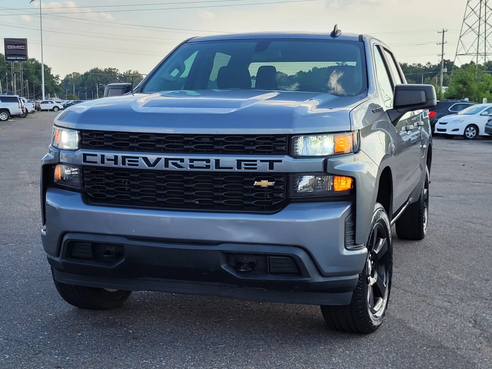 Used 2020 Chevrolet Silverado 1500 Custom w/ Custom Value Package AWD/4WD image 9