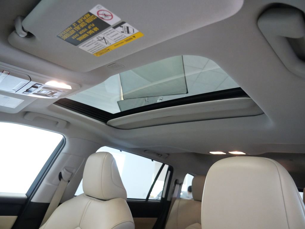 Used 2021 Toyota Highlander XLE AWD/4WD image 27