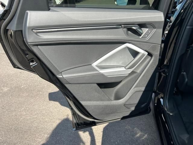New 2025 Audi Q3 2.0T Premium image 11