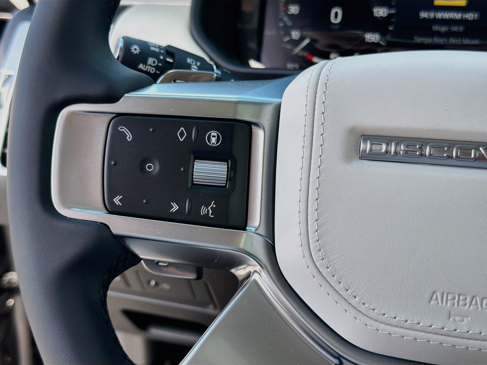 New 2026 Land Rover Discovery Limited Edition AWD/4WD image 39